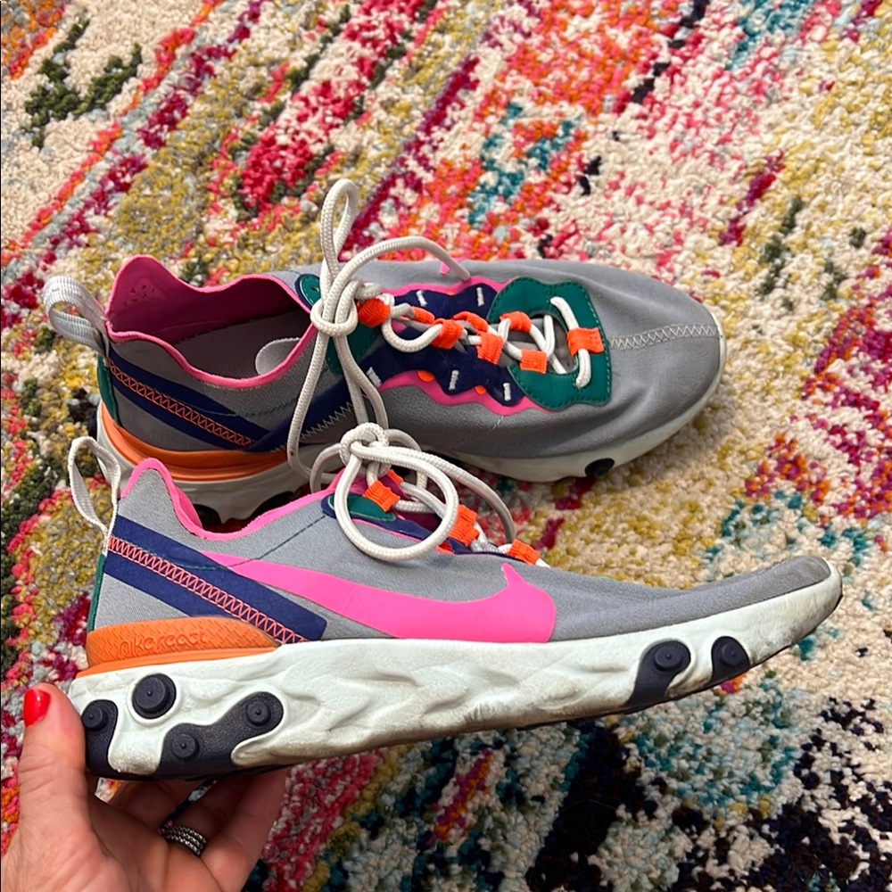 Nike React sneakers, fun colors and unique color combo. Size 6, GUC